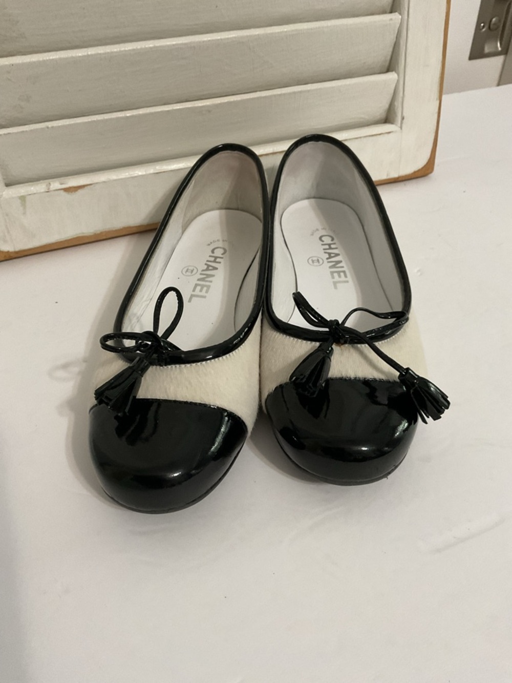 CHANEL Shoes Pony Hair Patent Cap Toes Ballet Flats Size 36 - Picture 2 of 11